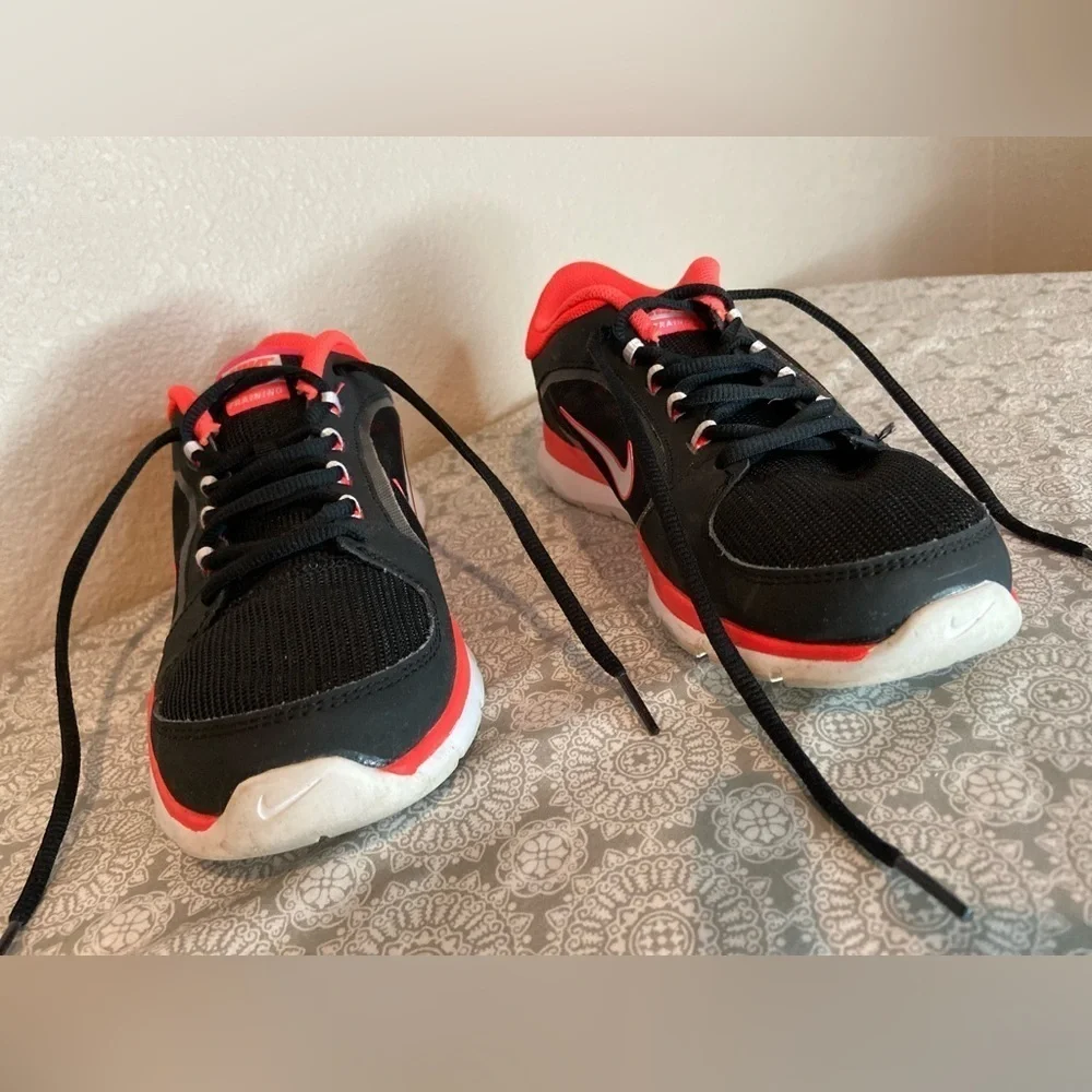 Nike~Flex Trainer 4~Black/Crimson~Running~Gym~Training Athletic Shoe~Size 9.5
